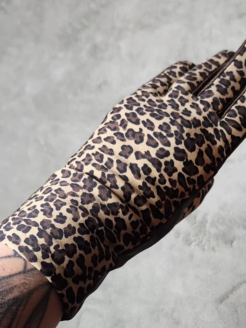 Women's Leaopard Print Brown Faux Suede & Lycra Trim Gloves One Size